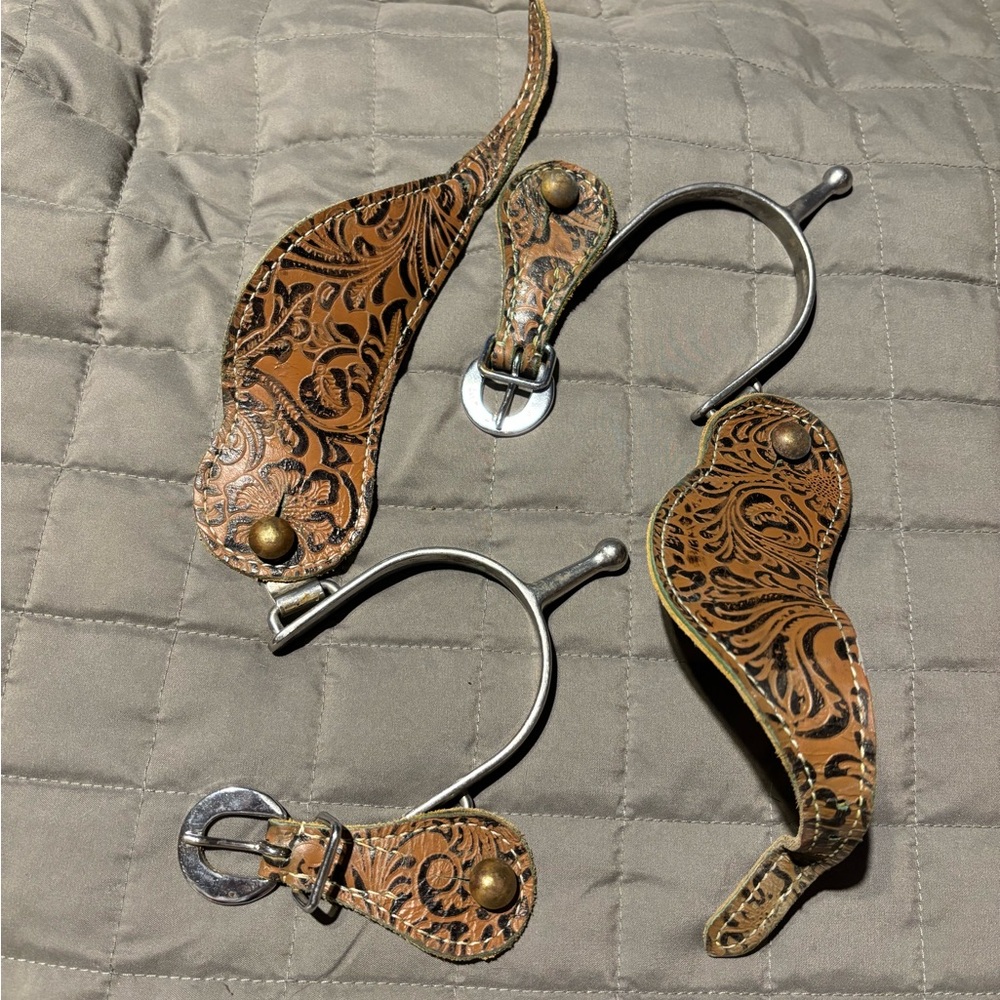 Spurs and spurs straps